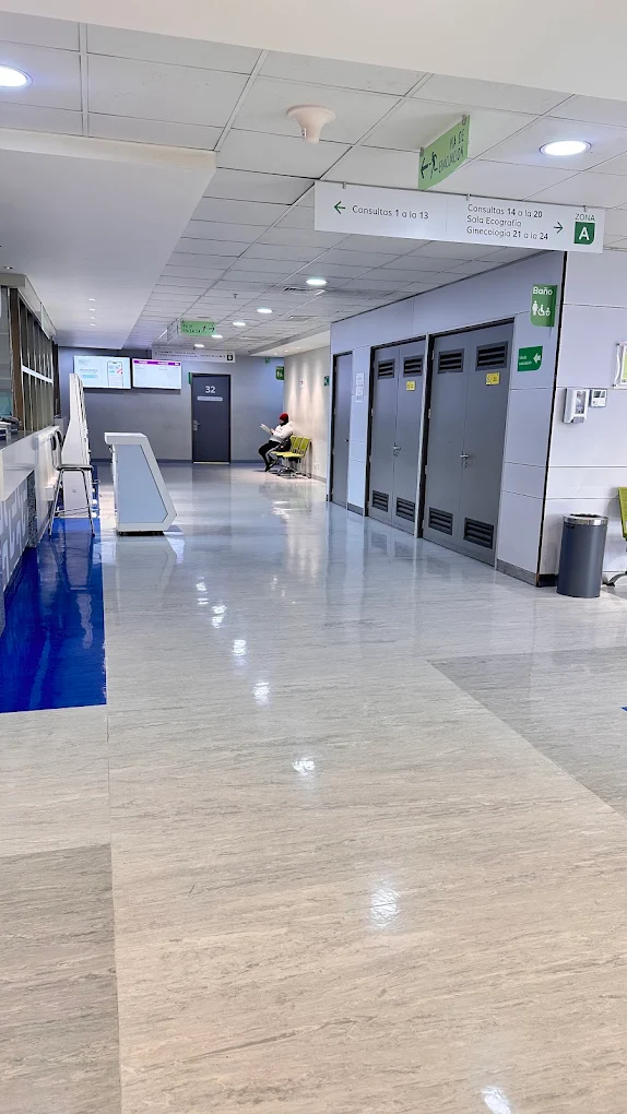 Pasillo de consultas de Clínica Dávila